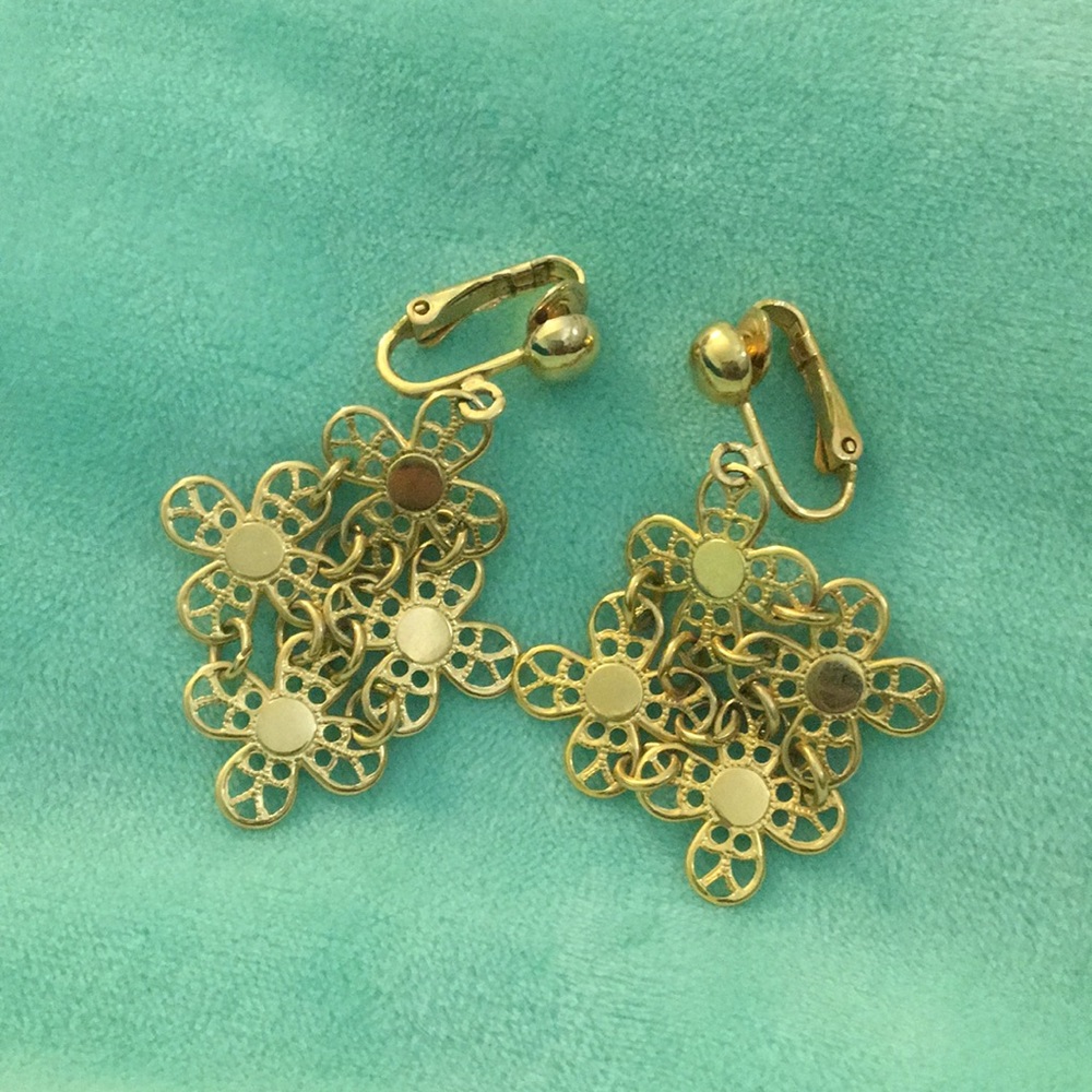 Gold dangling clip Earings